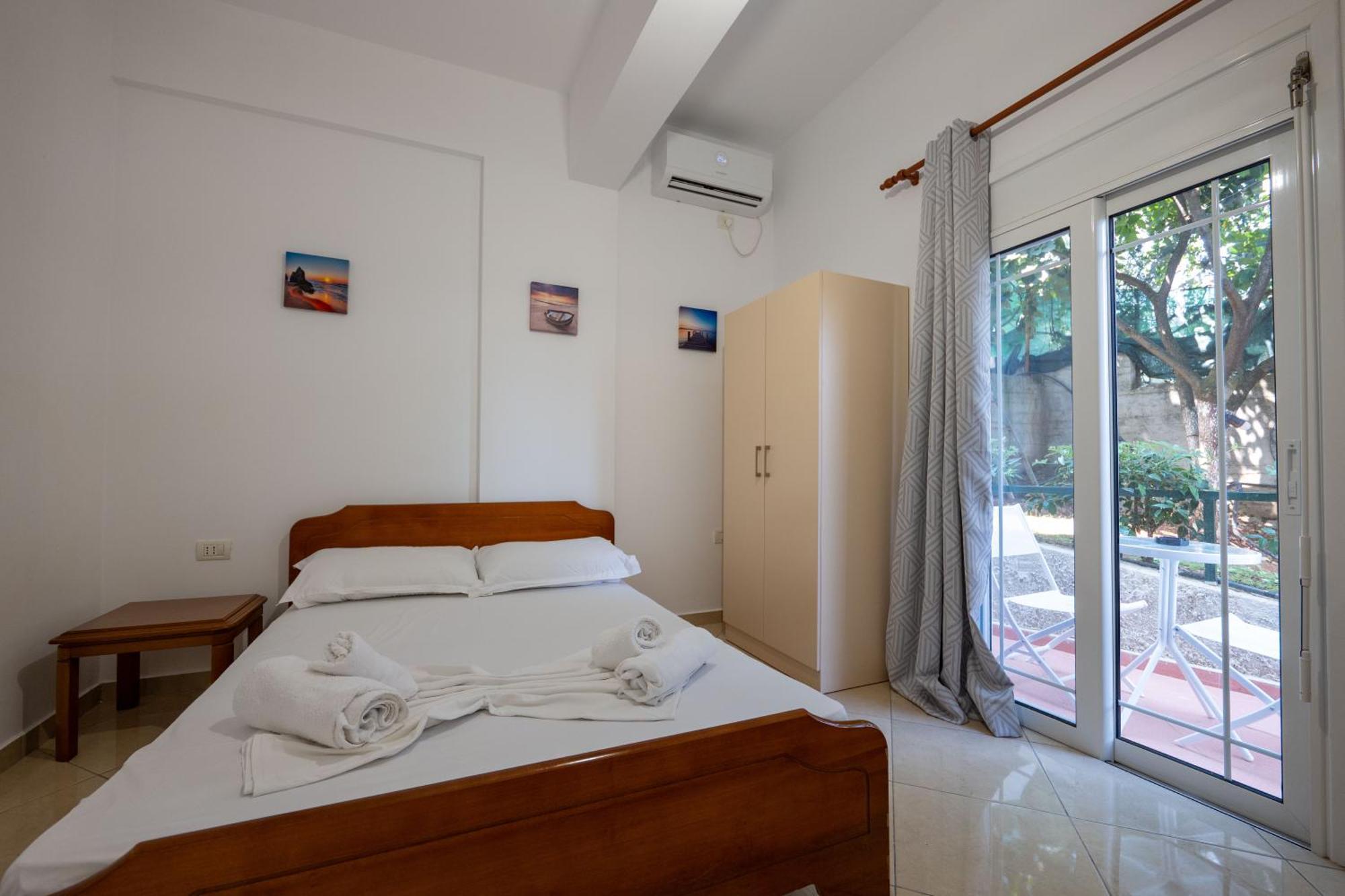 Vila Flamuri Sarandë エクステリア 写真